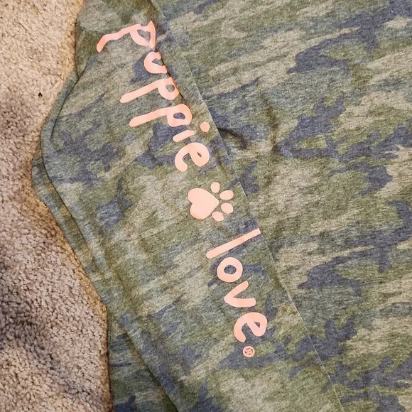 Puppie love camo shirt large - Picture 3 of 4